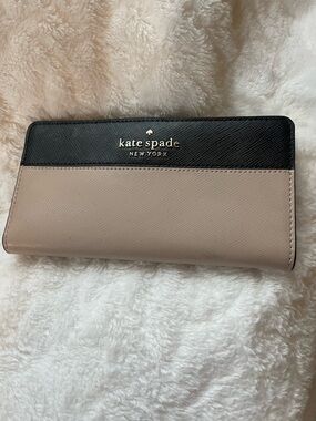 kate spade Two-Tone Black and Taupe Saffiano Continental Wallet